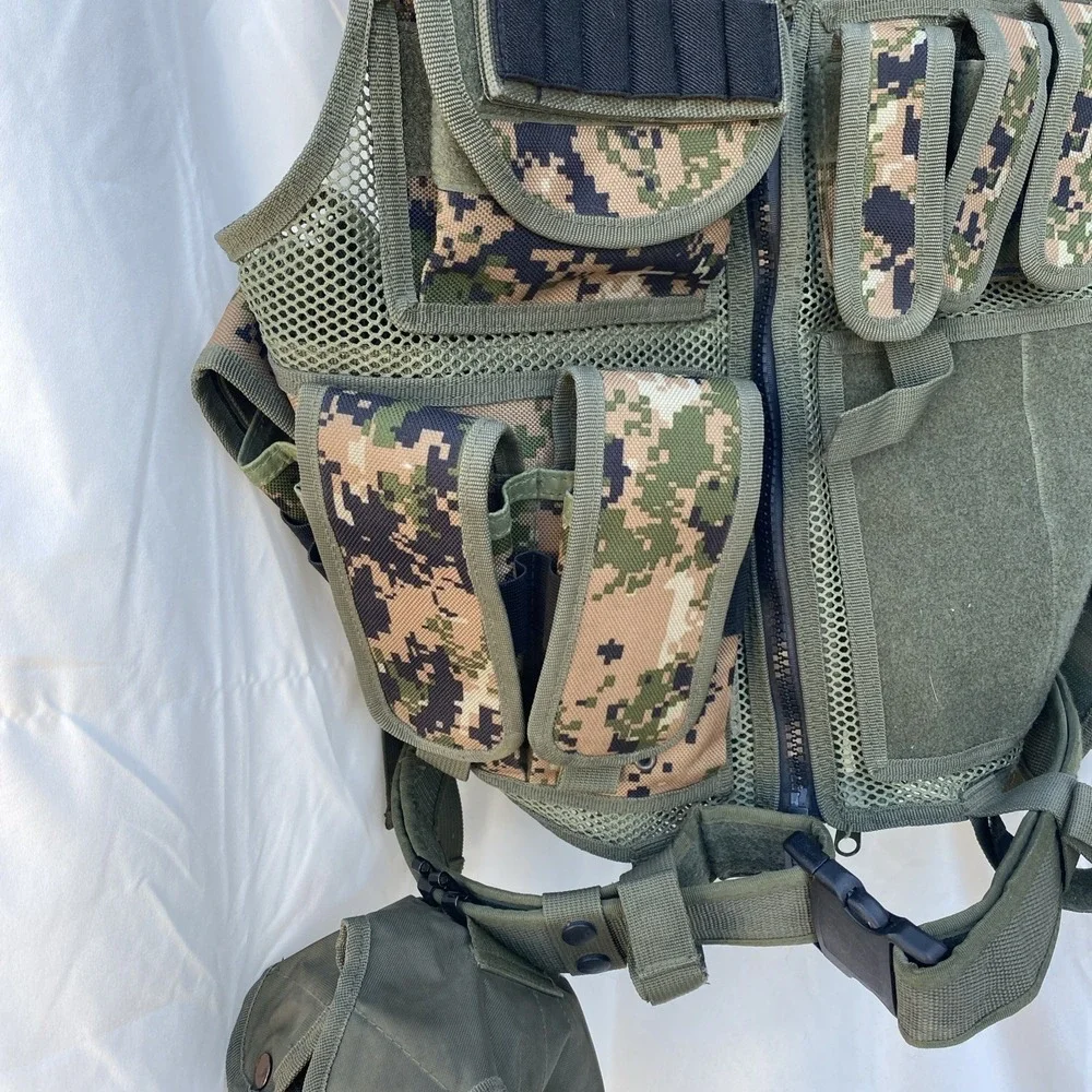 Military Combat Vest Digital Pattern‎ Multipule Pockets Gun Holster Clip Pockets